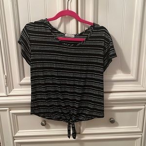 Short sleeve black and white striped shirt with knot